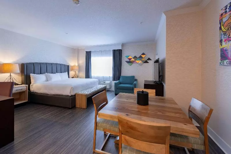 キングサイズベッドのスイートルーム, Radisson Blu Acqua Hotel & Spa Concon