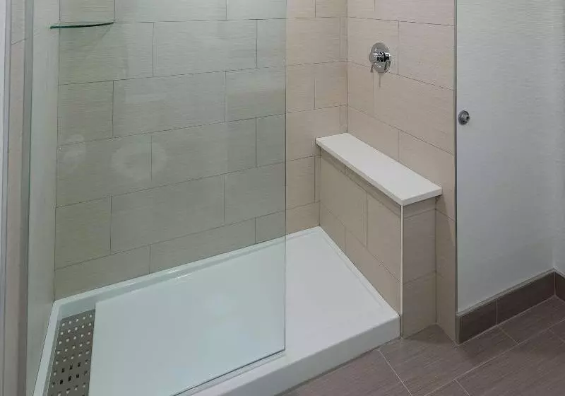 キングサイズベッドのスイートルーム, Radisson Blu Acqua Hotel & Spa Concon