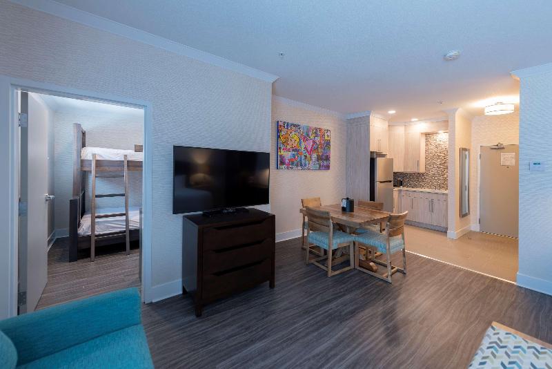 מיטת קינג בסוויטה, Radisson Blu Acqua Hotel & Spa Concon