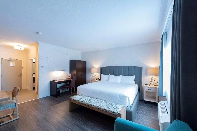 キングサイズベッドのスイートルーム, Radisson Blu Acqua Hotel & Spa Concon