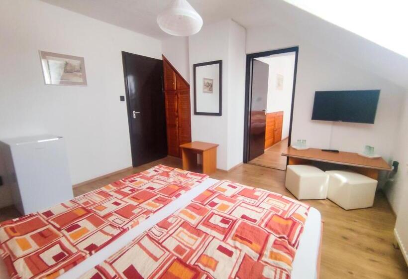 Четырехместный Номер Стандарт, Viktória Panzió Zamárdi