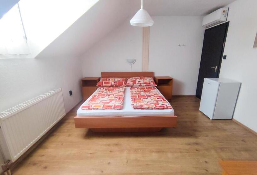 Четырехместный Номер Стандарт, Viktória Panzió Zamárdi