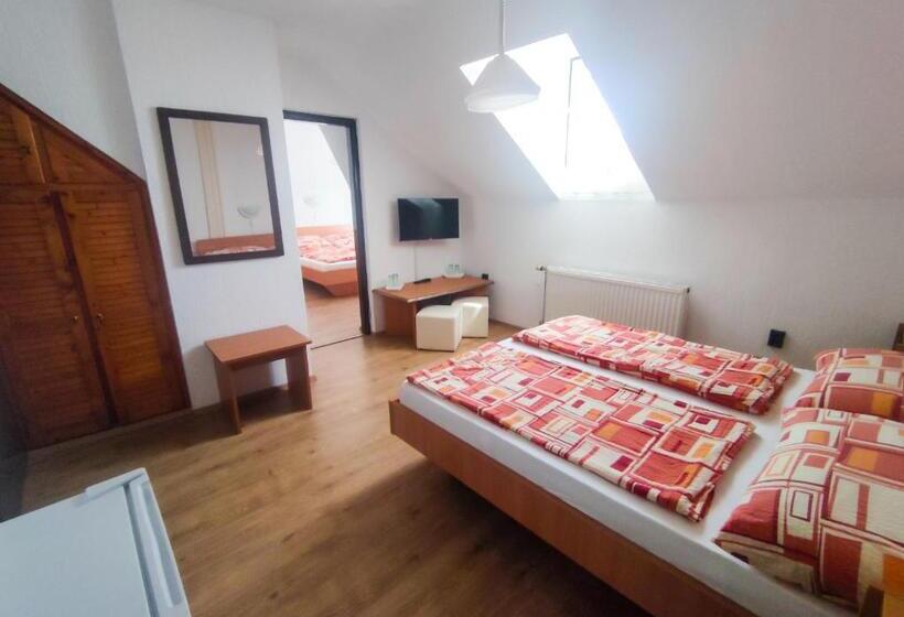 Четырехместный Номер Стандарт, Viktória Panzió Zamárdi