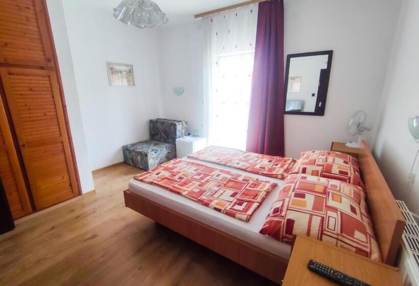 Номер Стандарт с Балконом, Viktória Panzió Zamárdi