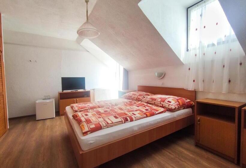 Номер Стандарт с Балконом, Viktória Panzió Zamárdi