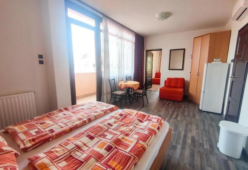 Четырехместный Номер Стандарт с Балконом, Viktória Panzió Zamárdi