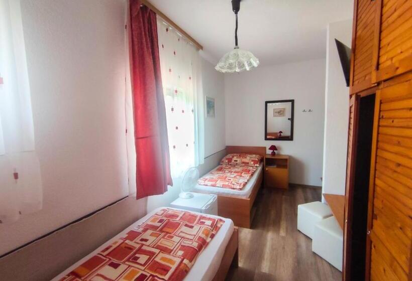 Номер Стандарт, Viktória Panzió Zamárdi