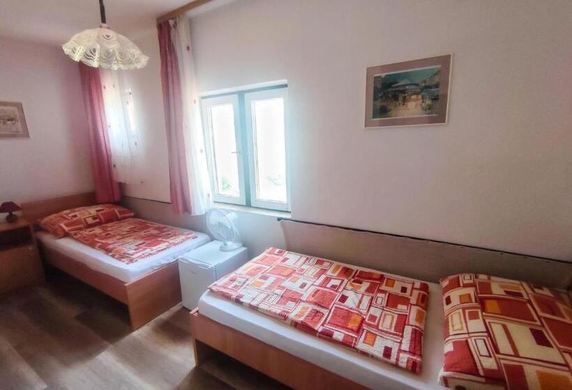 Номер Стандарт, Viktória Panzió Zamárdi