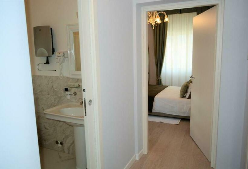 スイート, Les 7 Suites Erica