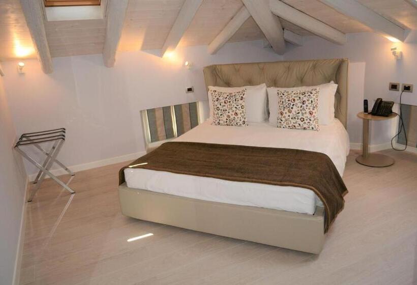 スイート, Les 7 Suites Erica