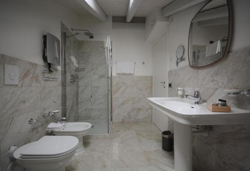 スイート, Les 7 Suites Erica