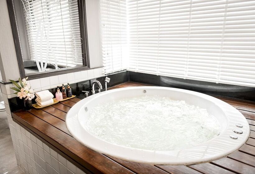 וילה עם חדר שינה אחד ובריכת שחיה, Alpina Phuket Nalina Resort & Spa