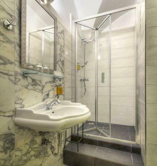 اتاق سوپریور, Black Star Suites