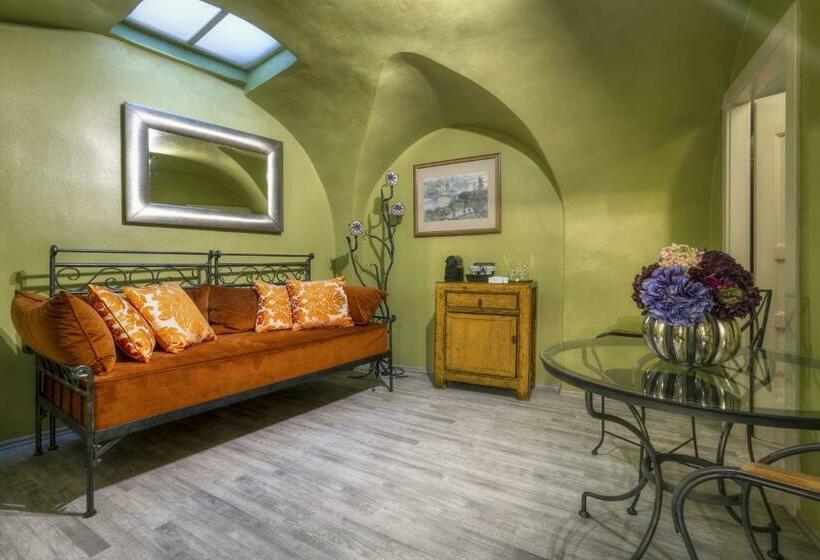 سوییت جونیور, Black Star Suites