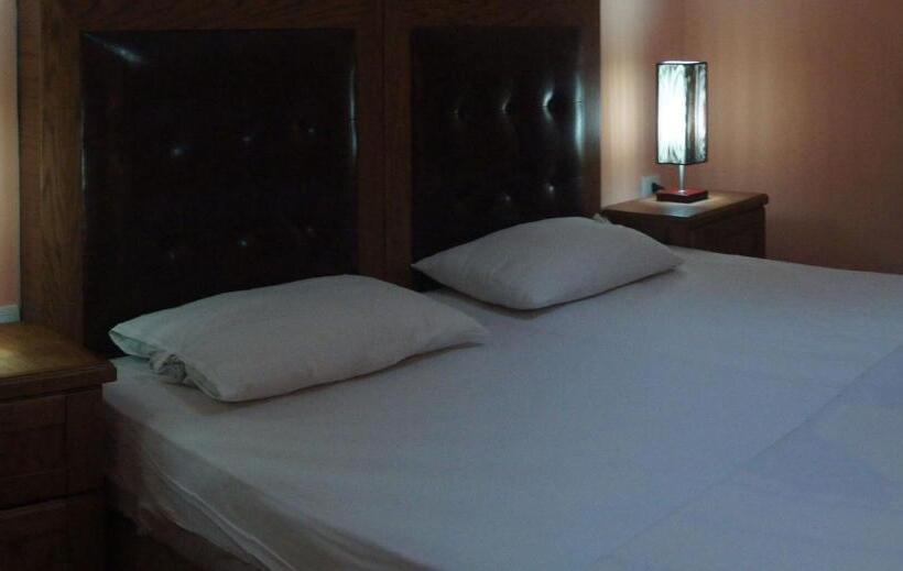 스탠다드 룸, Bristol Hotel Tirana