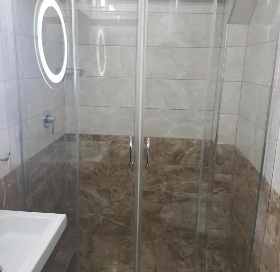 스탠다드 트리플 룸, Bristol Hotel Tirana