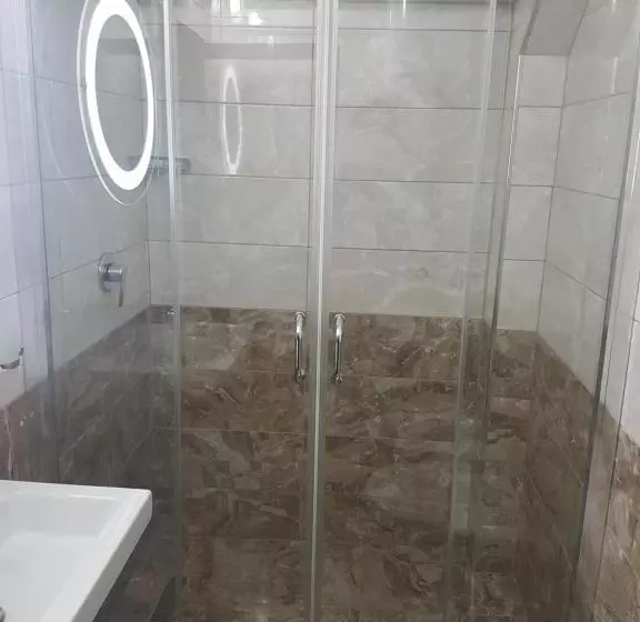スタンダードトリプルルーム, Bristol Hotel Tirana