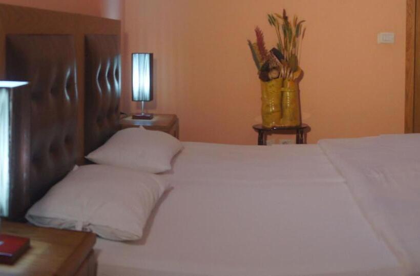 스탠다드 트리플 룸, Bristol Hotel Tirana