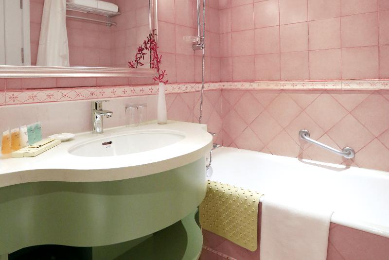 스탠다드 스튜디오, Green Court Residence City Center  Shanghai