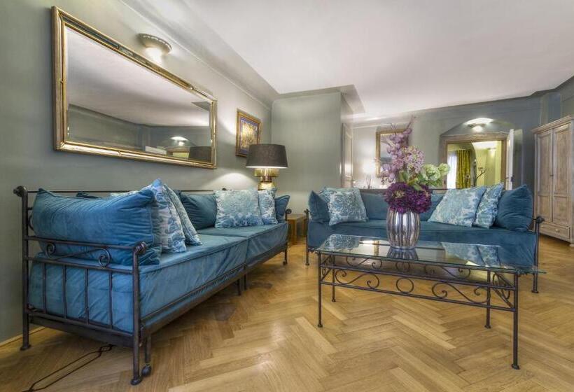 سوییت خانوادگی, Black Star Suites