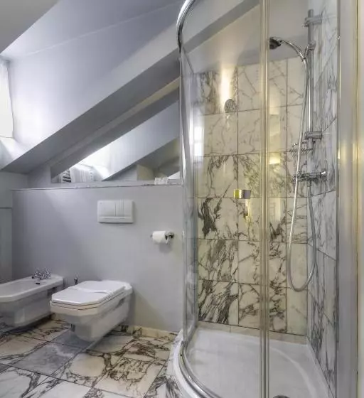 سوییت دوبلکس, Black Star Suites