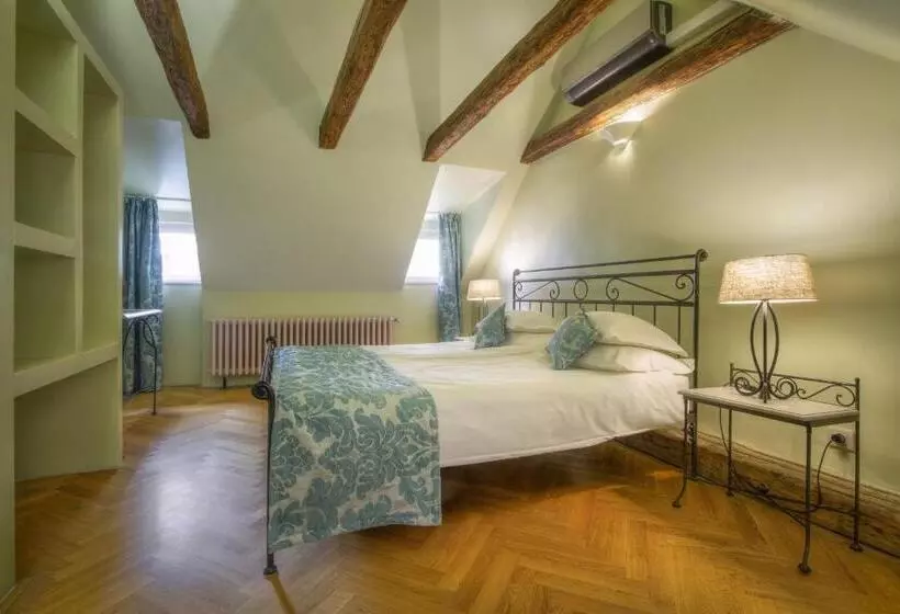 سوییت دوبلکس, Black Star Suites