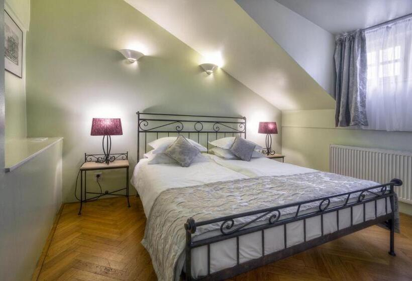 سوییت دوبلکس, Black Star Suites