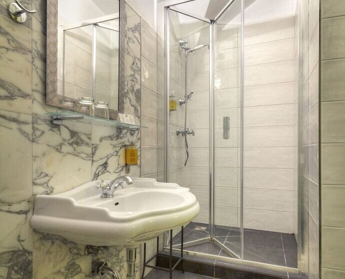 اتاق سوپریور, Black Star Suites