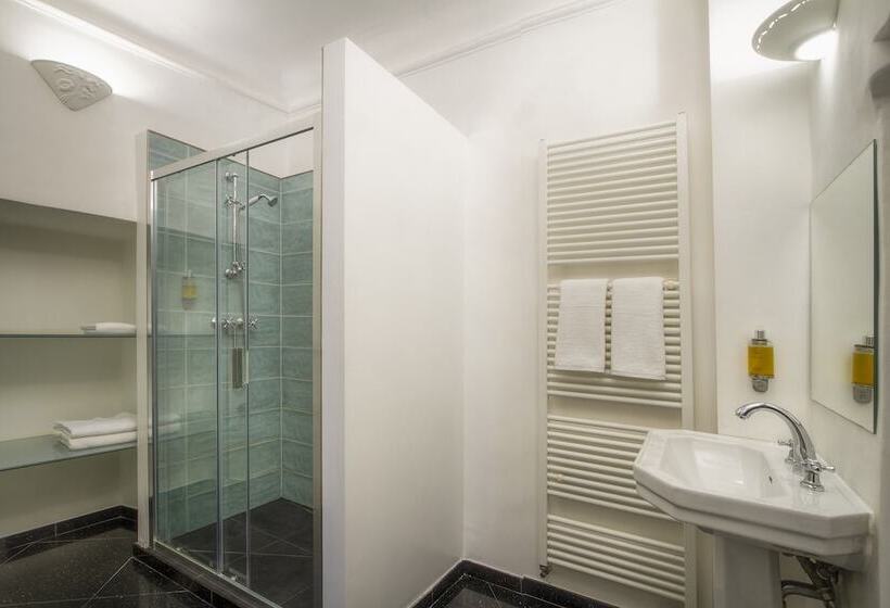 سوییت خانوادگی, Black Star Suites