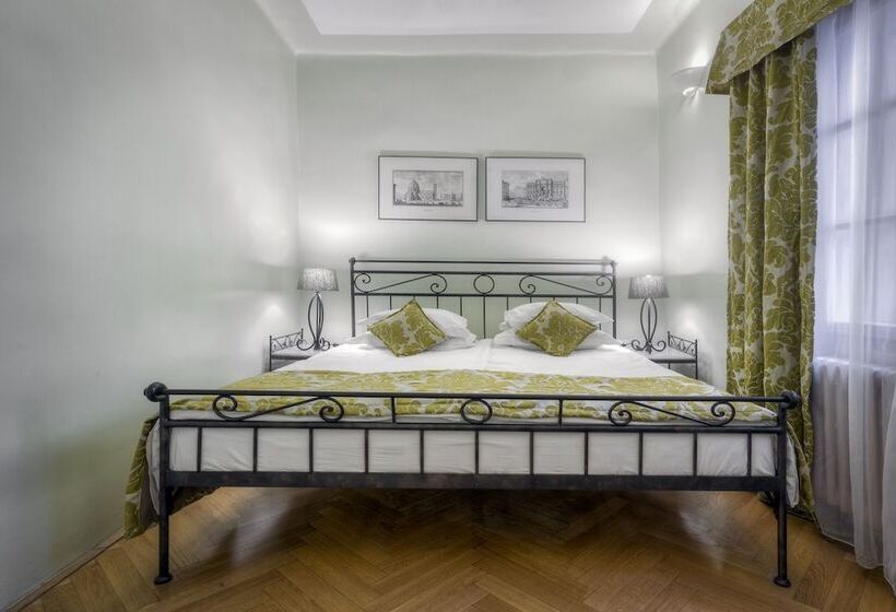 سوییت خانوادگی, Black Star Suites