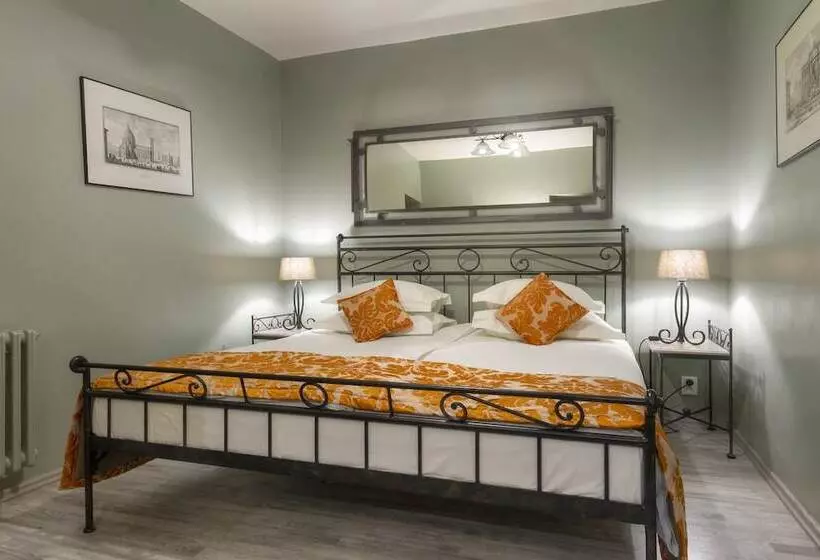 سوییت جونیور, Black Star Suites