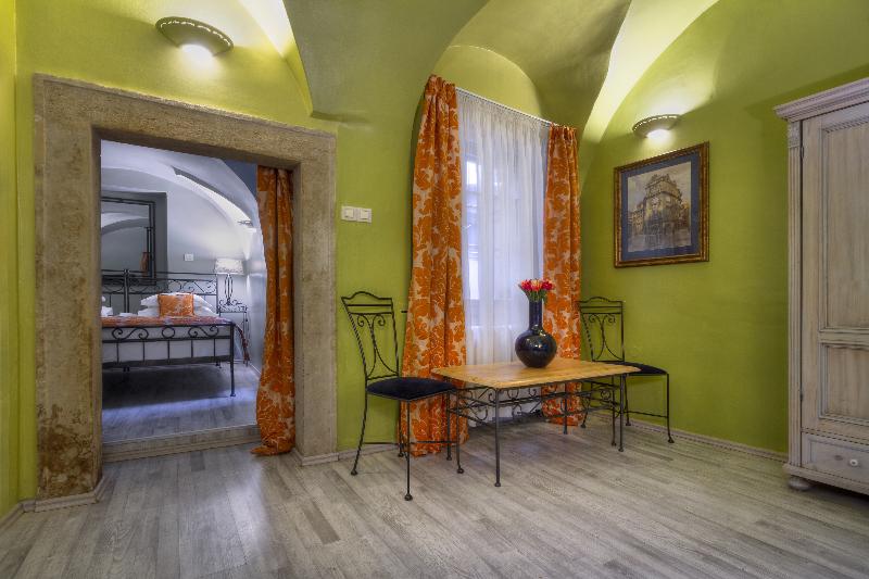 اتاق سوپریور, Black Star Suites