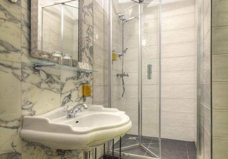 اتاق سوپریور, Black Star Suites