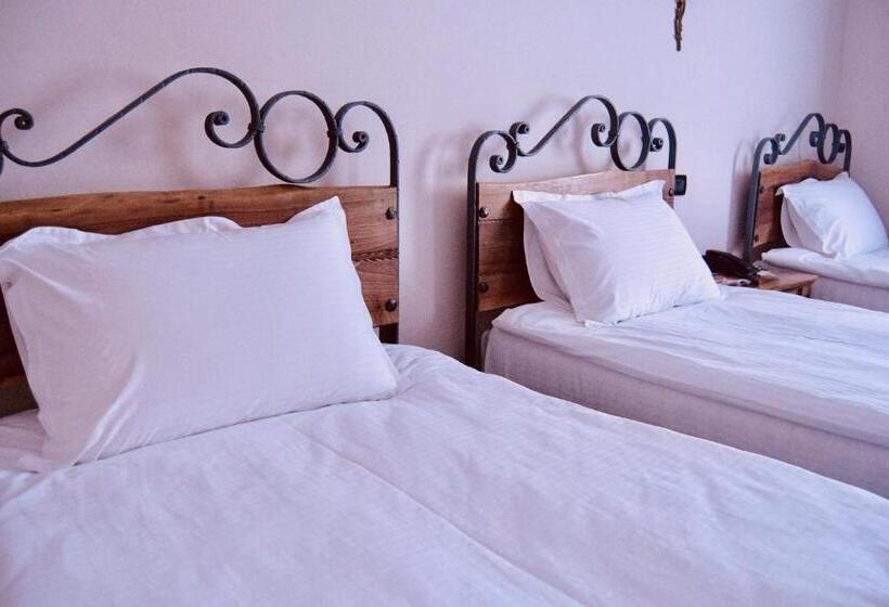 三人经典房间, Brilant Antik