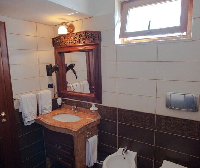 三人经典房间, Brilant Antik