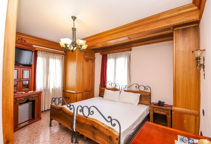 三人经典房间, Brilant Antik