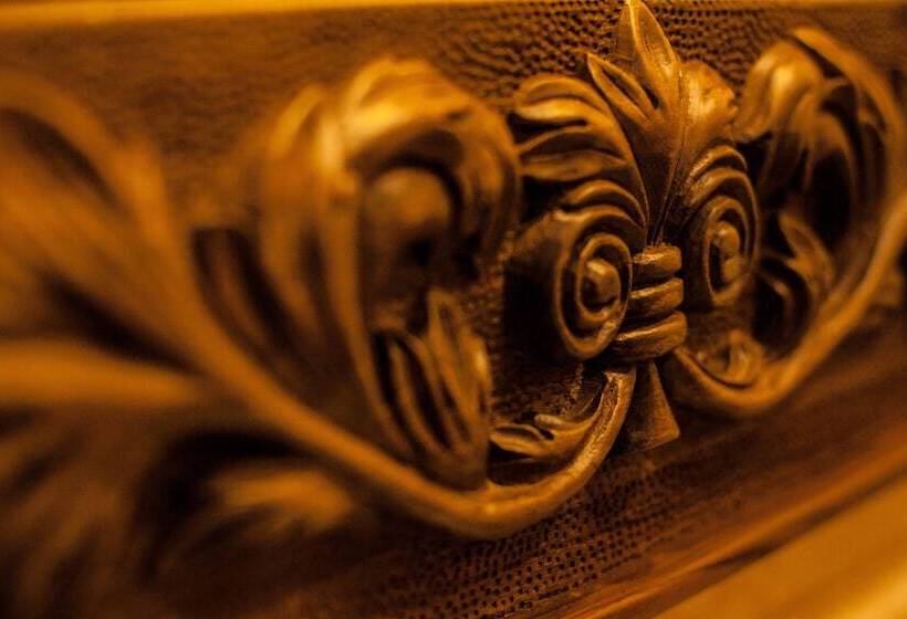 三人经典房间, Brilant Antik