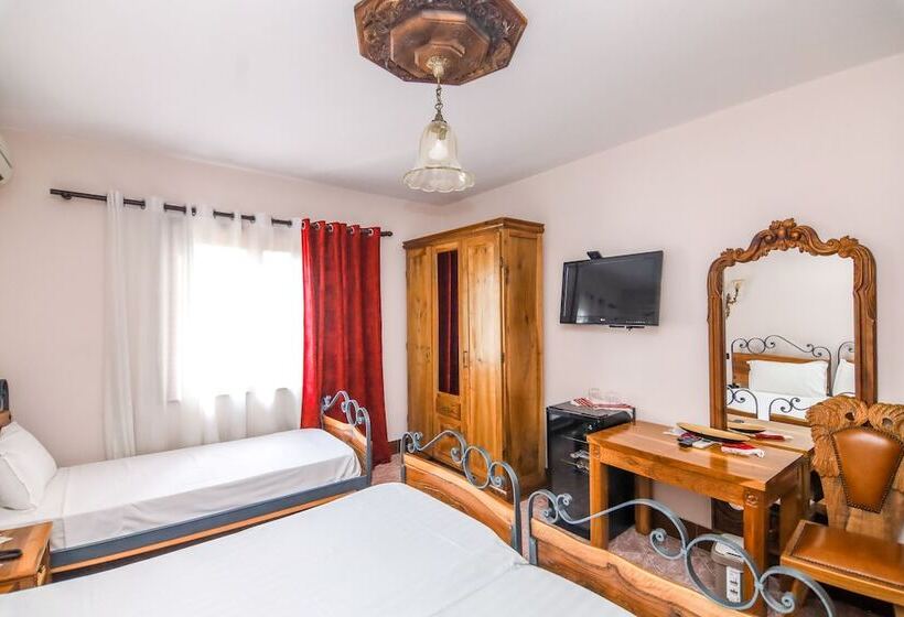 三人经典房间, Brilant Antik