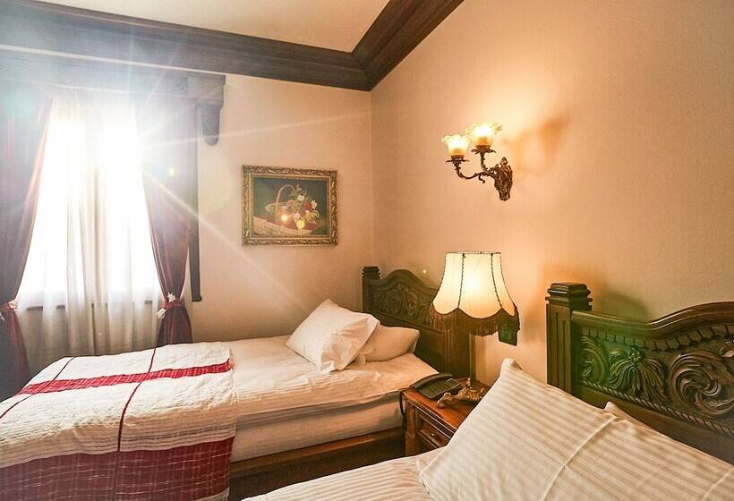 三人经典房间, Brilant Antik