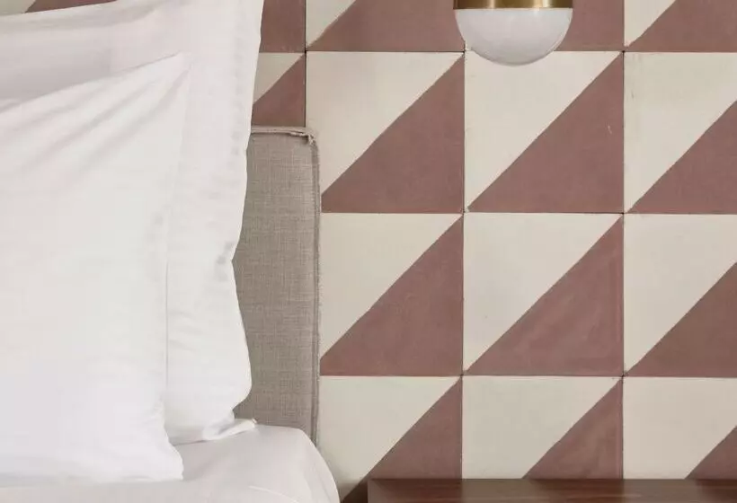 بانگلوی استاندارد, Phāea Cretan Malia, A Member Of Design Hotels