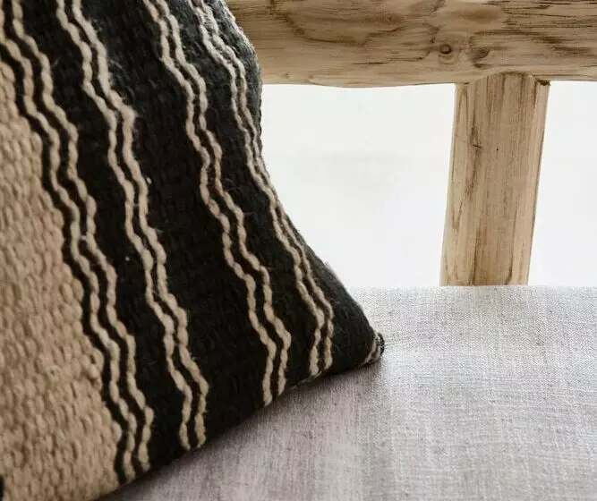 بانگلوی استاندارد, Phāea Cretan Malia, A Member Of Design Hotels