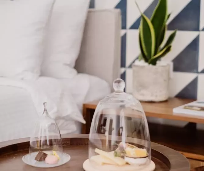 بانگلوی استاندارد, Phāea Cretan Malia, A Member Of Design Hotels