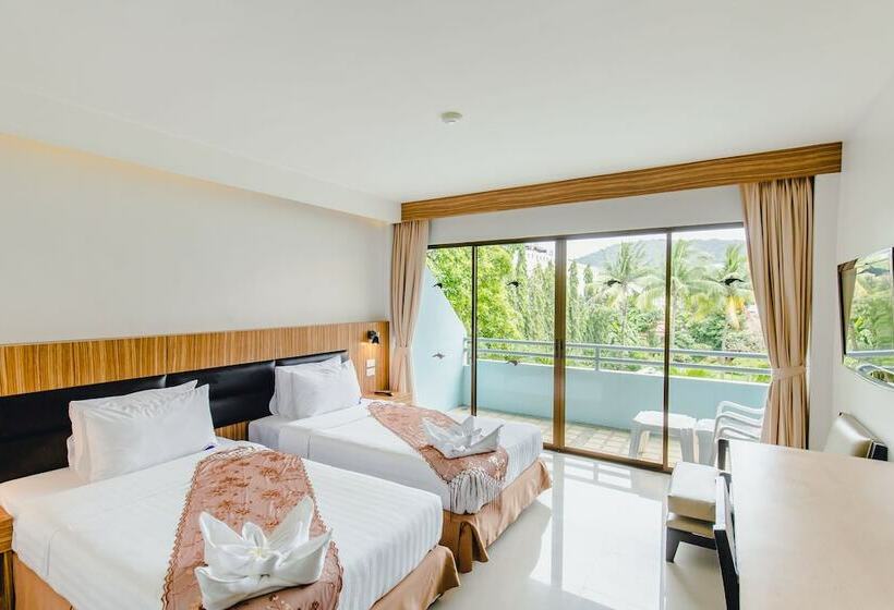 Номер Superior Вид на Бассейн, Karon Whale Resort