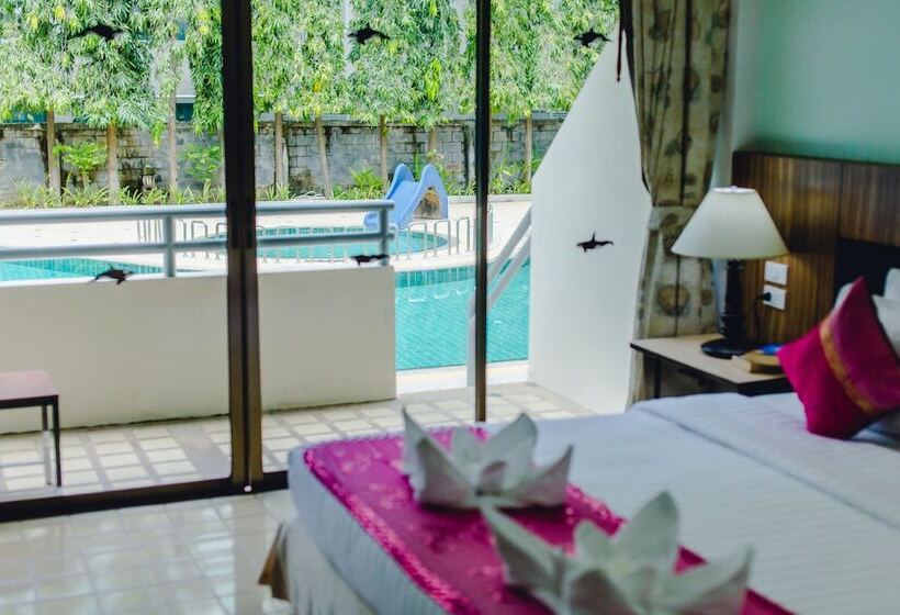 Номер Superior Вид на Бассейн, Karon Whale Resort