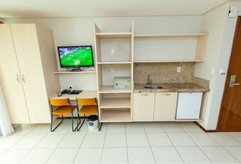 חדר סטנדרט לשלושה, Littoral Express