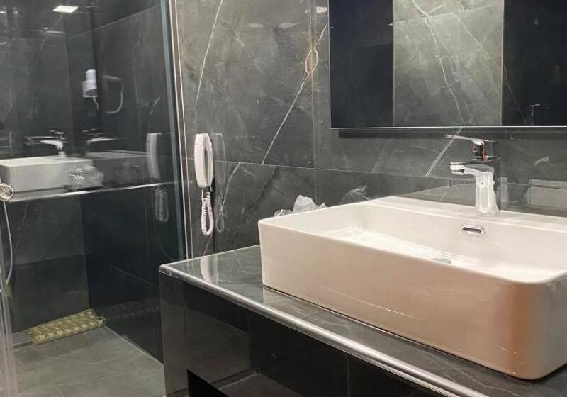 اتاق استاندارد با چشم‌انداز کوهستان, Palatino