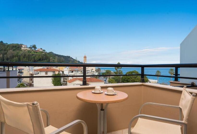 اتاق اساندارد با چشم‌انداز جانبی به دریا, Palatino