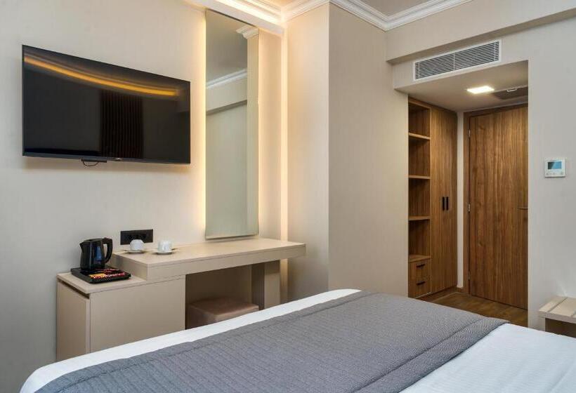 اتاق اساندارد با چشم‌انداز جانبی به دریا, Palatino