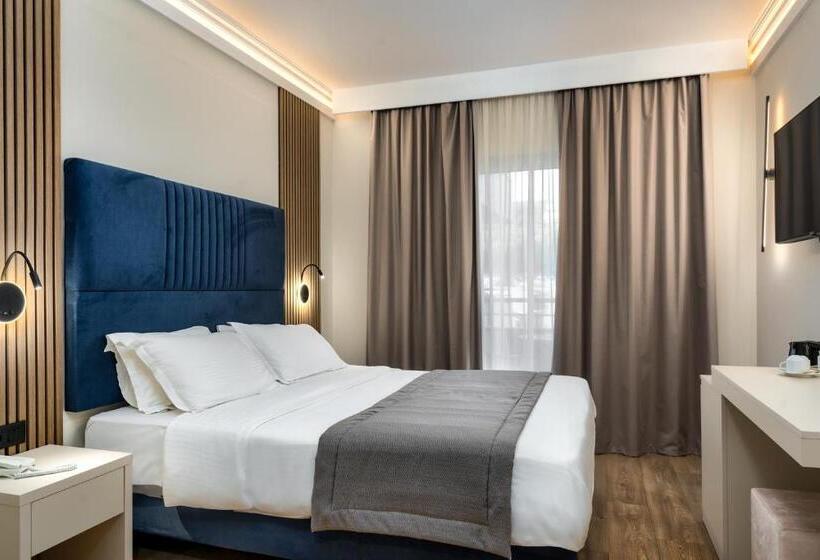 اتاق اساندارد با چشم‌انداز جانبی به دریا, Palatino