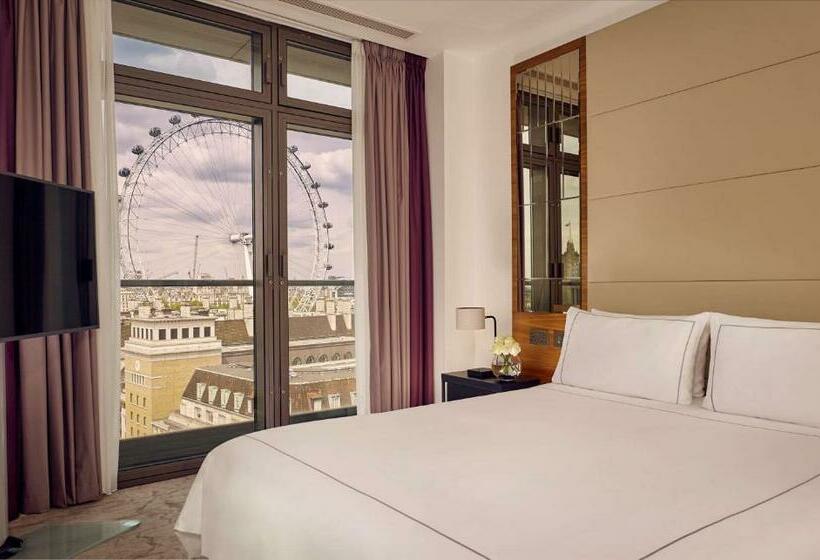 سوییت جونیور, Park Plaza County Hall London